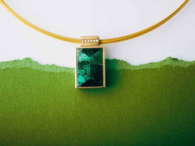 Anhänger mit einem grünen Tumalin und Brillanten